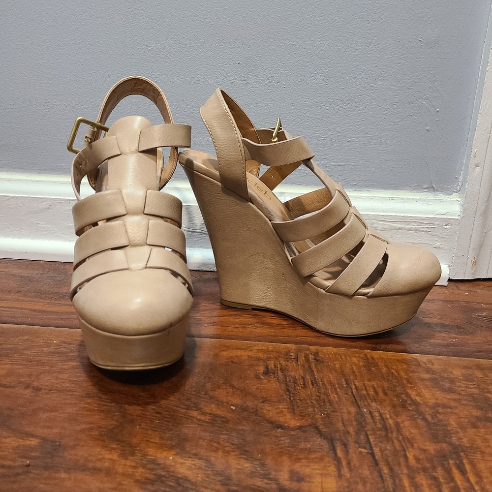 Deb's Tan Wedges